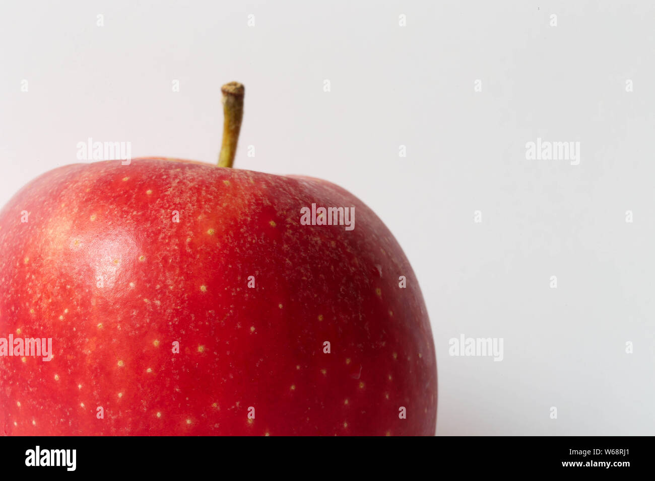Isolierter roter Apfel auf weißem Hintergrund Foto de stock