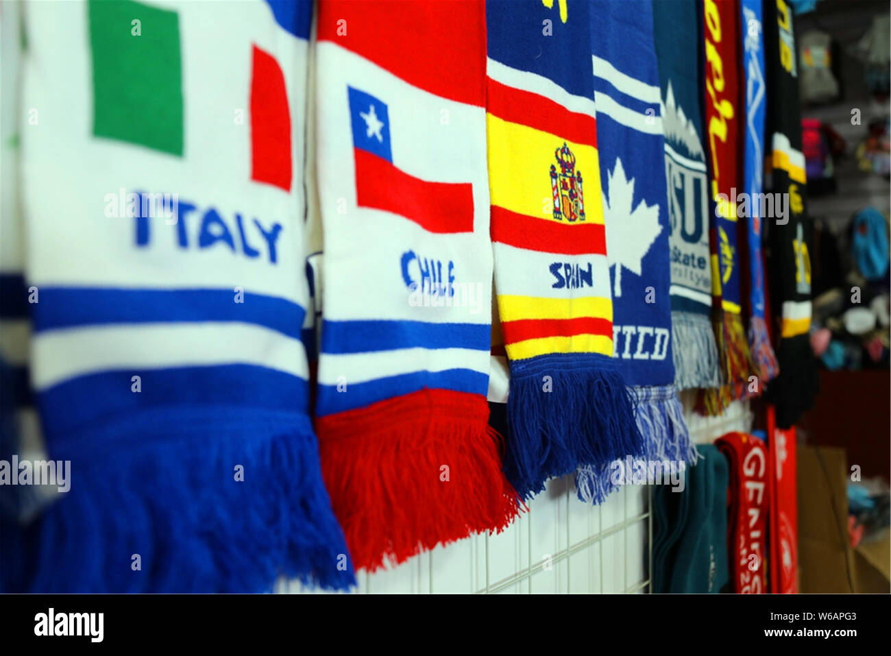 Football scarfs fotografías e imágenes de alta resolución - Alamy