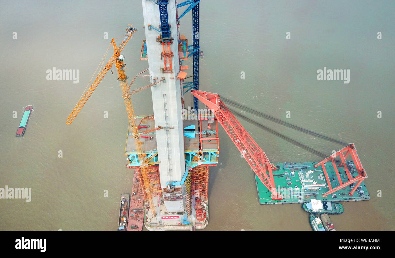 Vista aérea de las obras de construcción del muelle principal No.28 de los más largos del mundo Vista aérea de las obras de construcción del muelle principal No.28 de los más largos del mundo