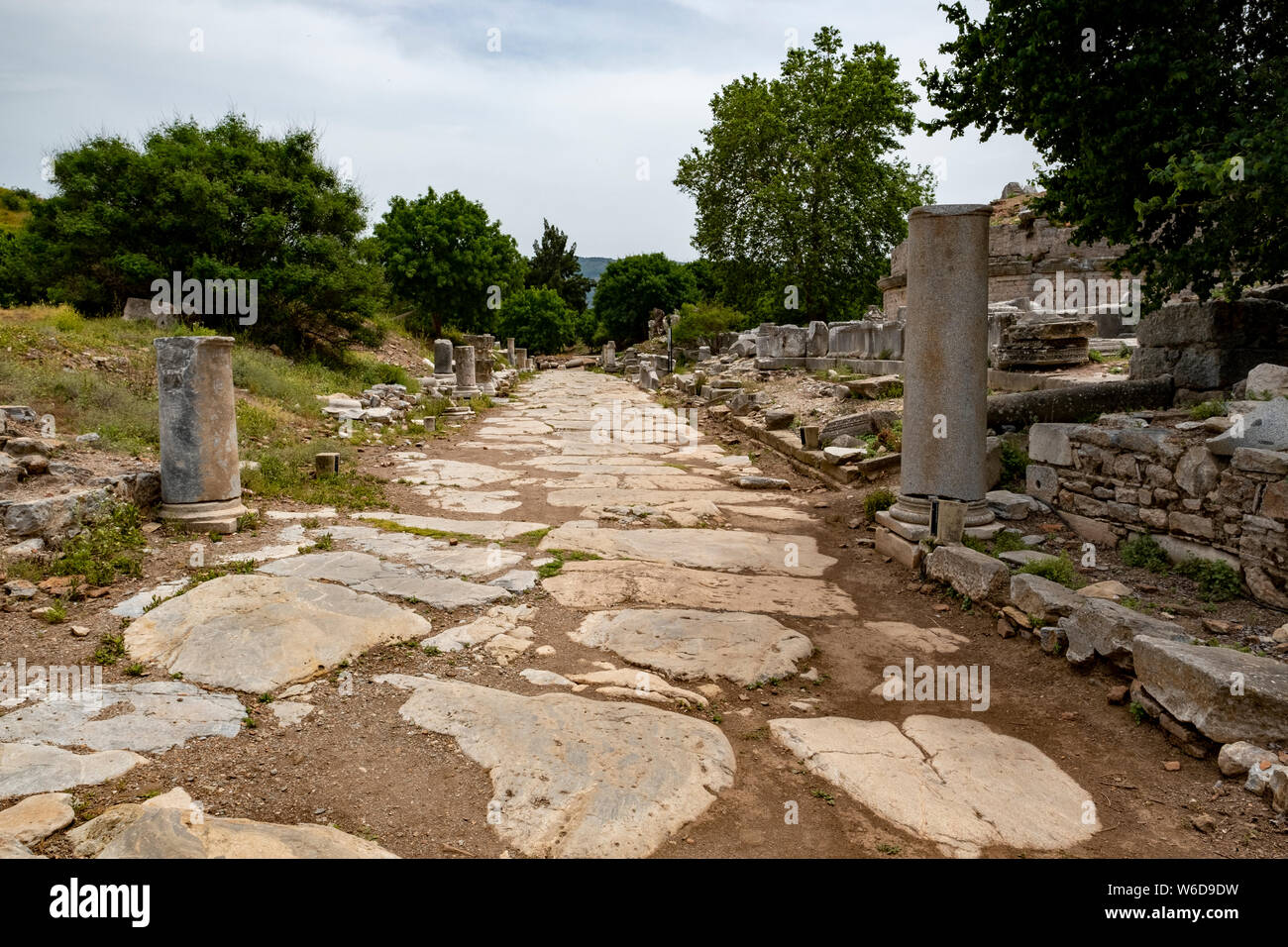 Las ruinas de la antigua ciudad griega y romana de Éfeso, una vez que un importante puerto del imperio romano, ubicado en la provincia de Izmir de Turquía Foto de stock
