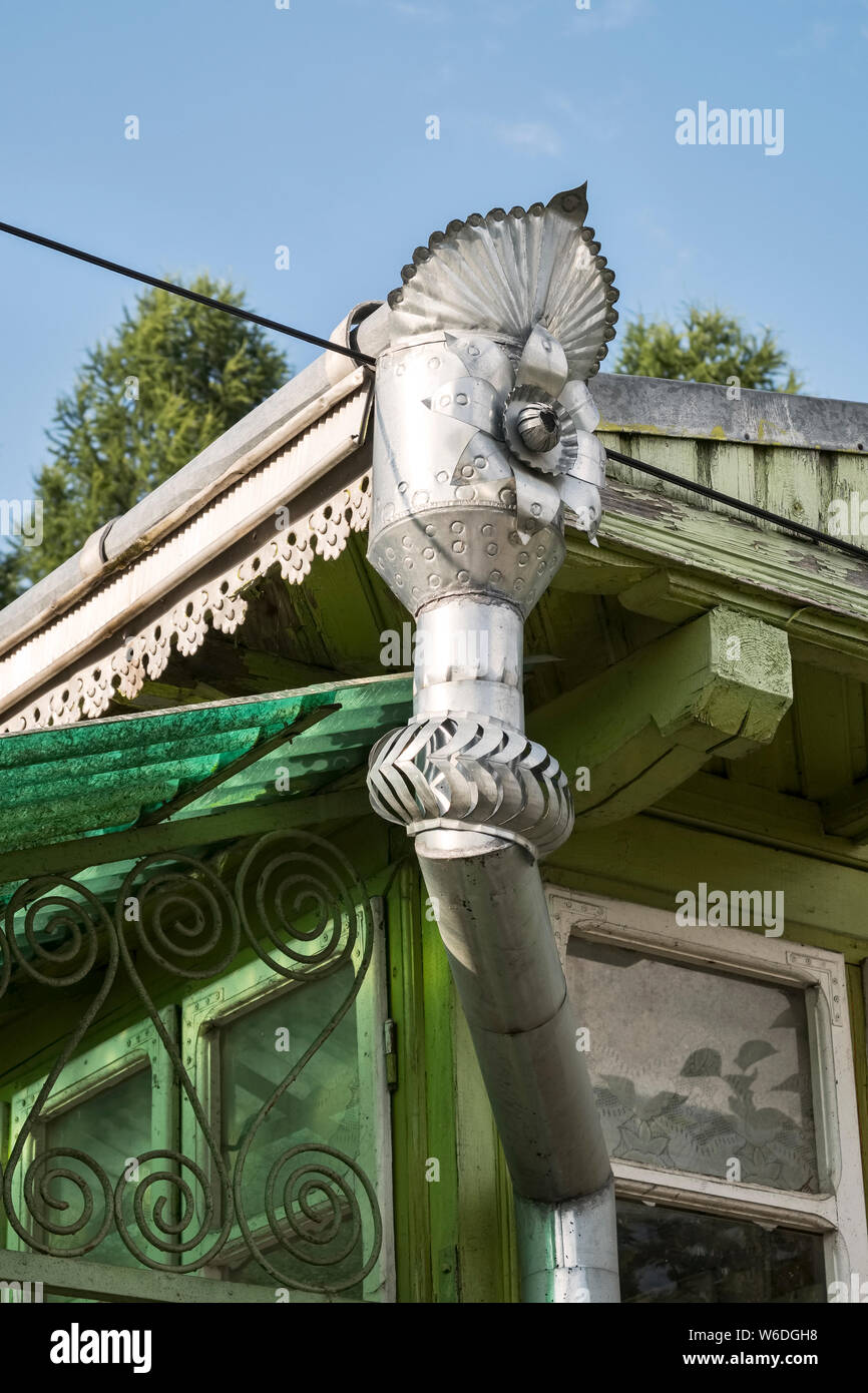 Moldovița, Rumania. Metalistería ornamentado, una característica común en las casas, hechas por parte de los romaníes (gitanos) artesanos que son conocidos por su habilidad en el trabajo de los metales Foto de stock
