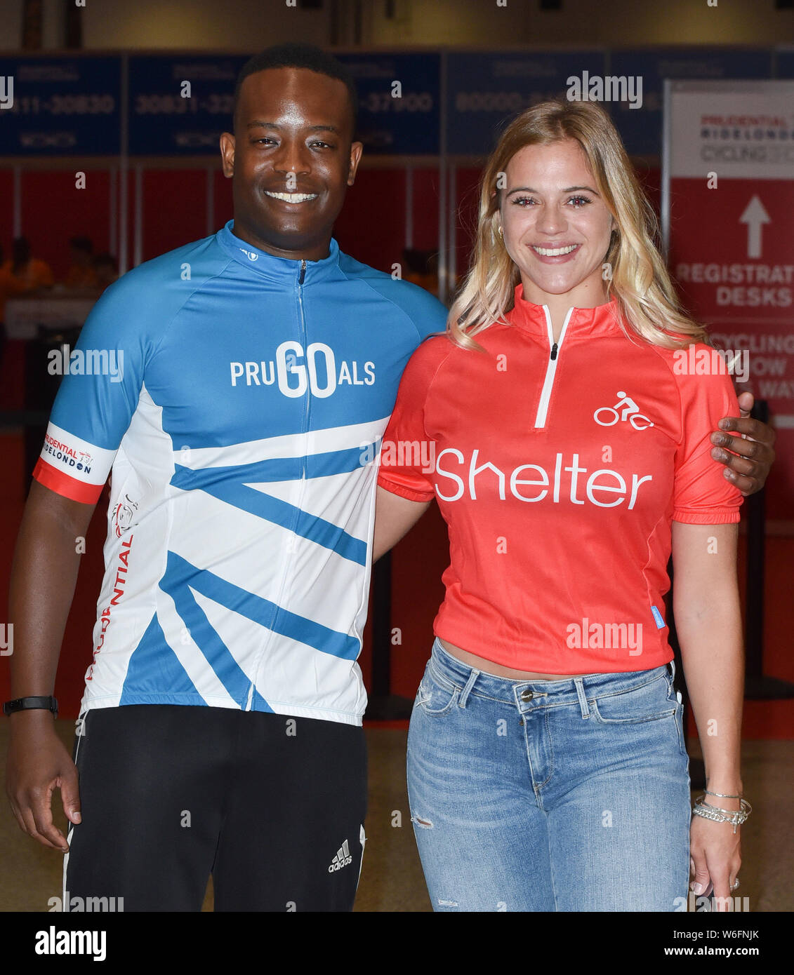 Mulenga Chafilwa y Laura Crane en la apertura de la Prudential RideLondon Ciclismo Show en Londres. Foto de stock