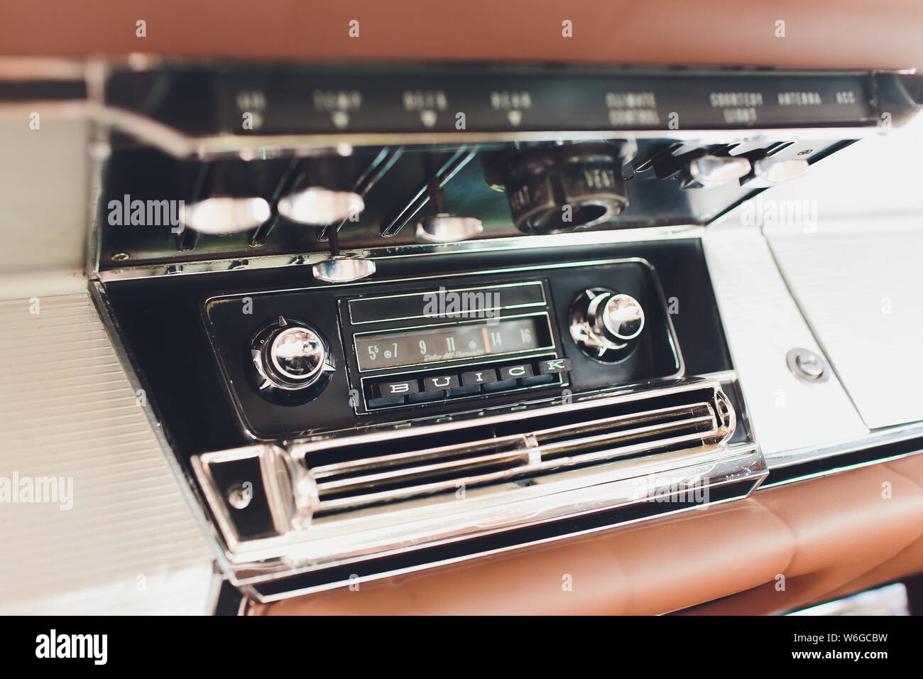 Coche viejo radio de coche vintage retro Fotografía de stock - Alamy