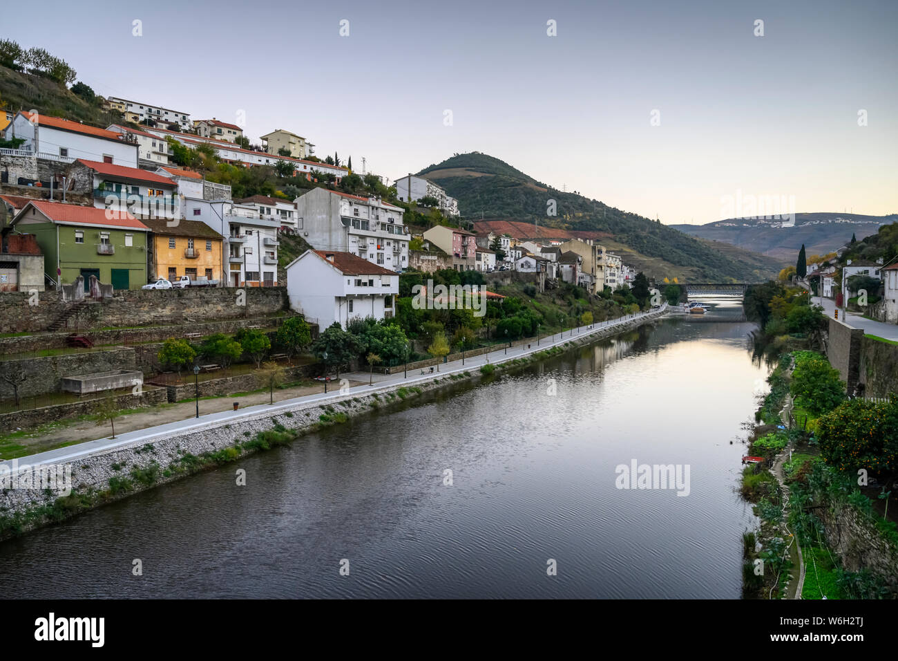 Ribera del Duero, el valle del Douro, al norte de Portugal; Pinhao, distrito de Viseu, Portugal Foto de stock