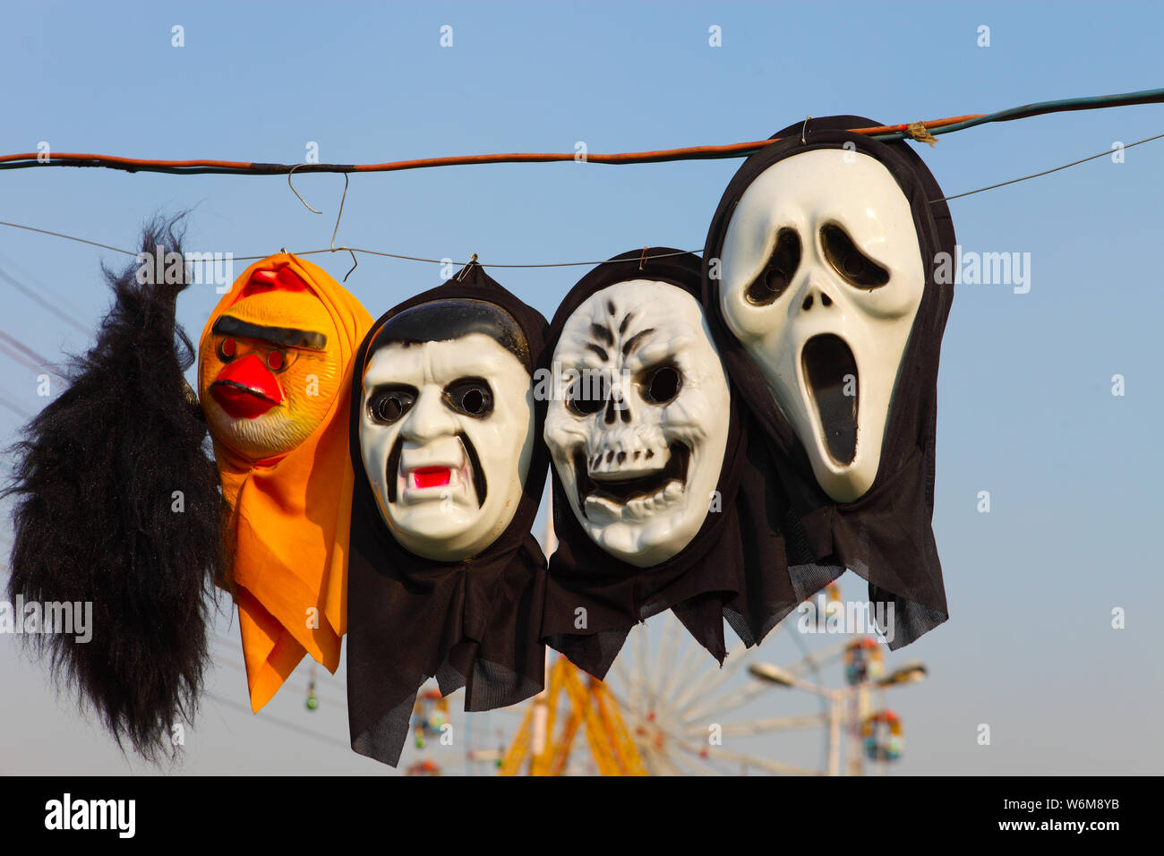 Diablo máscaras para venta en artesanías Surajkund Mela, Surajkund,  Faridabad Haryana, India Fotografía de stock - Alamy