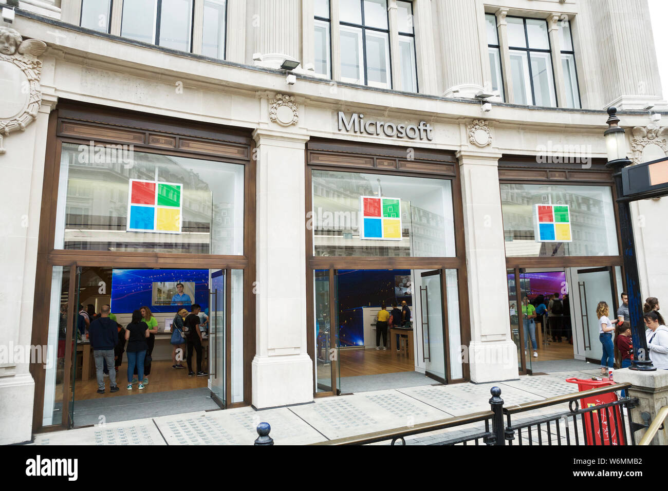 Microsoft Store, Londres, Reino Unido. Foto de stock