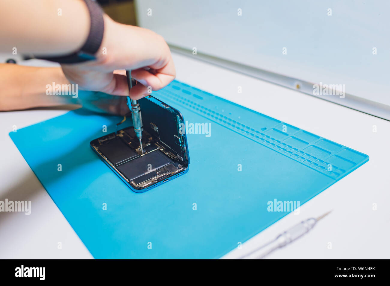 Reparación De Celulares Fotos e Imágenes de stock Alamy