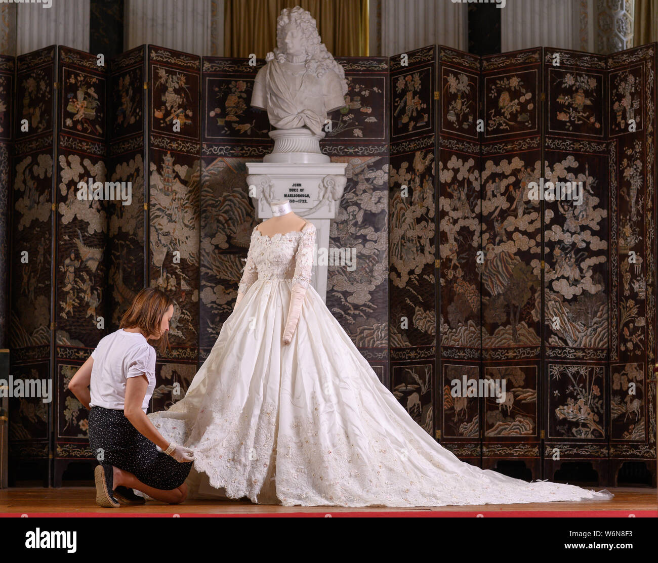 Oxford, Reino Unido. El 2 de agosto. 2019. La vestimenta de Lady Blandford  ,el primer Dolce & Gabbana vestido de novia para una novia DEL REINO UNIDO  EN EL REINO UNIDO.,el palacio