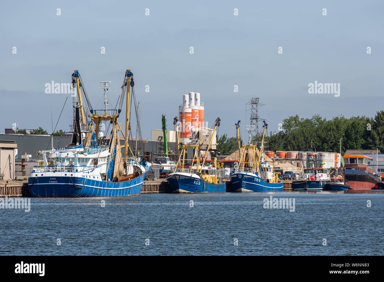 Cortadores de pesca en el puerto de Vlissingen, Holanda Foto de stock