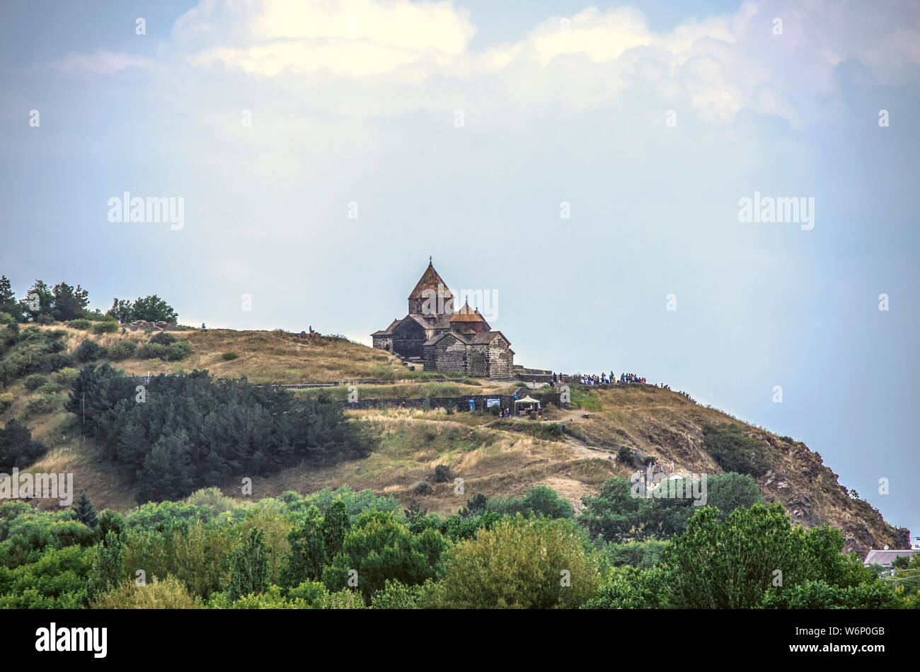 El monasterio medieval Sevanavank del siglo IX en la Península del Lago Sevan, en el distrito de Gegharkunik Armenia Foto de stock