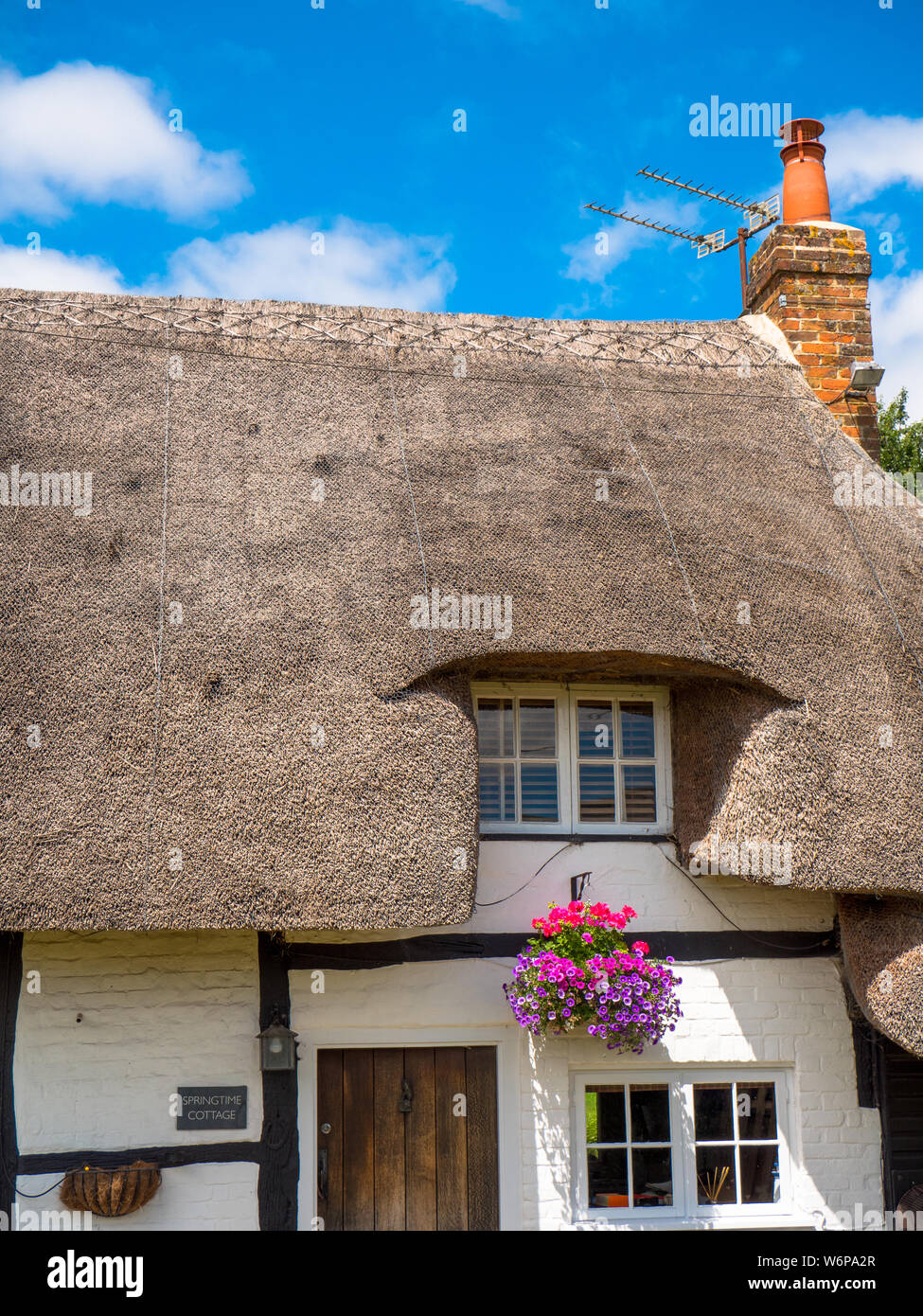 Casita con techo de paja, idilio rural, colinas de Chiltern, Aldworth, Berkshire, Inglaterra, Reino Unido, GB. Foto de stock