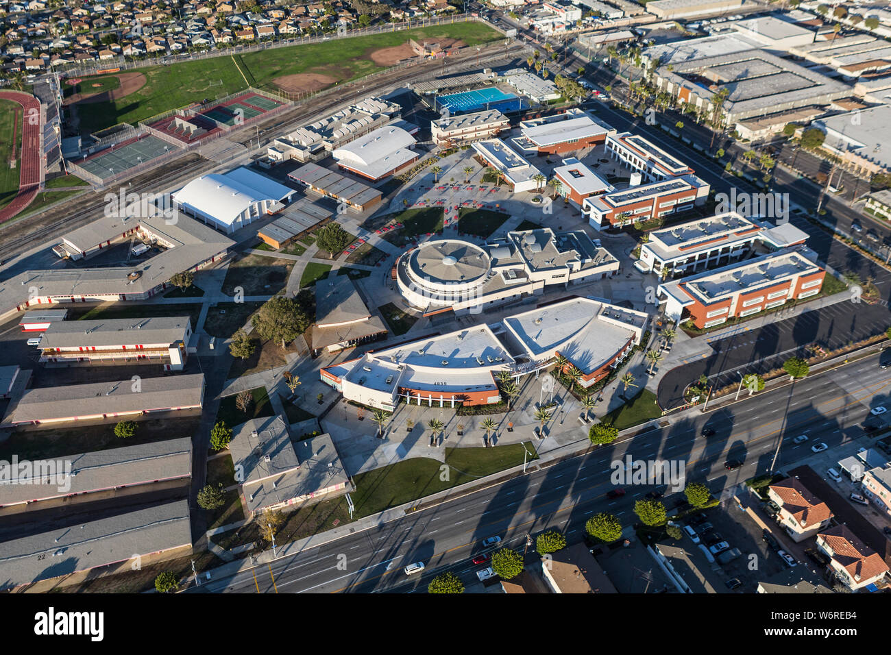 Hawthorne, California, EE.UU. - Diciembre 17, 2016: Vista aérea de la Hawthorne High School campus, cerca de Los Angeles, en el sur de California. Foto de stock