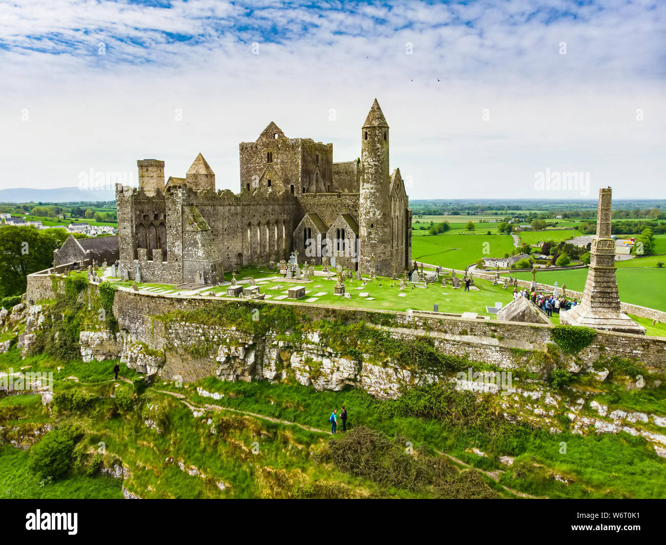 La Roca de Cashel, también conocido como Cashel de los Reyes y St Patrick's Rock, un sitio histórico ubicado en Cashel, en el Condado de Tipperary. Uno de los más fam Foto de stock