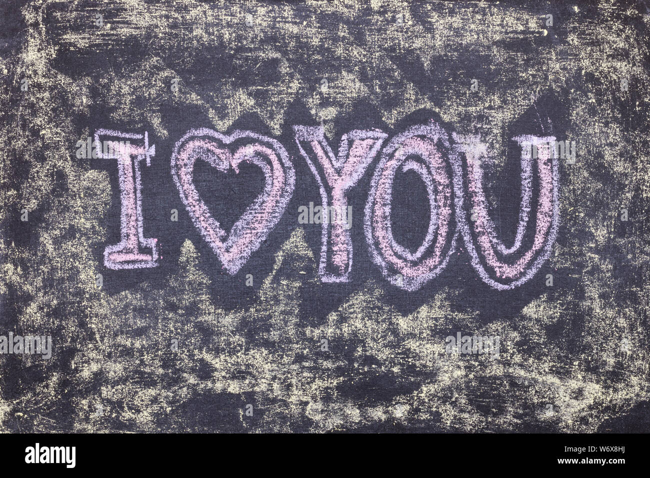 I Love You Las Letras Sobre La Pizarra De Tiza Inscripcion De Varios Colores En Una Pizarra Fotografia De Stock Alamy