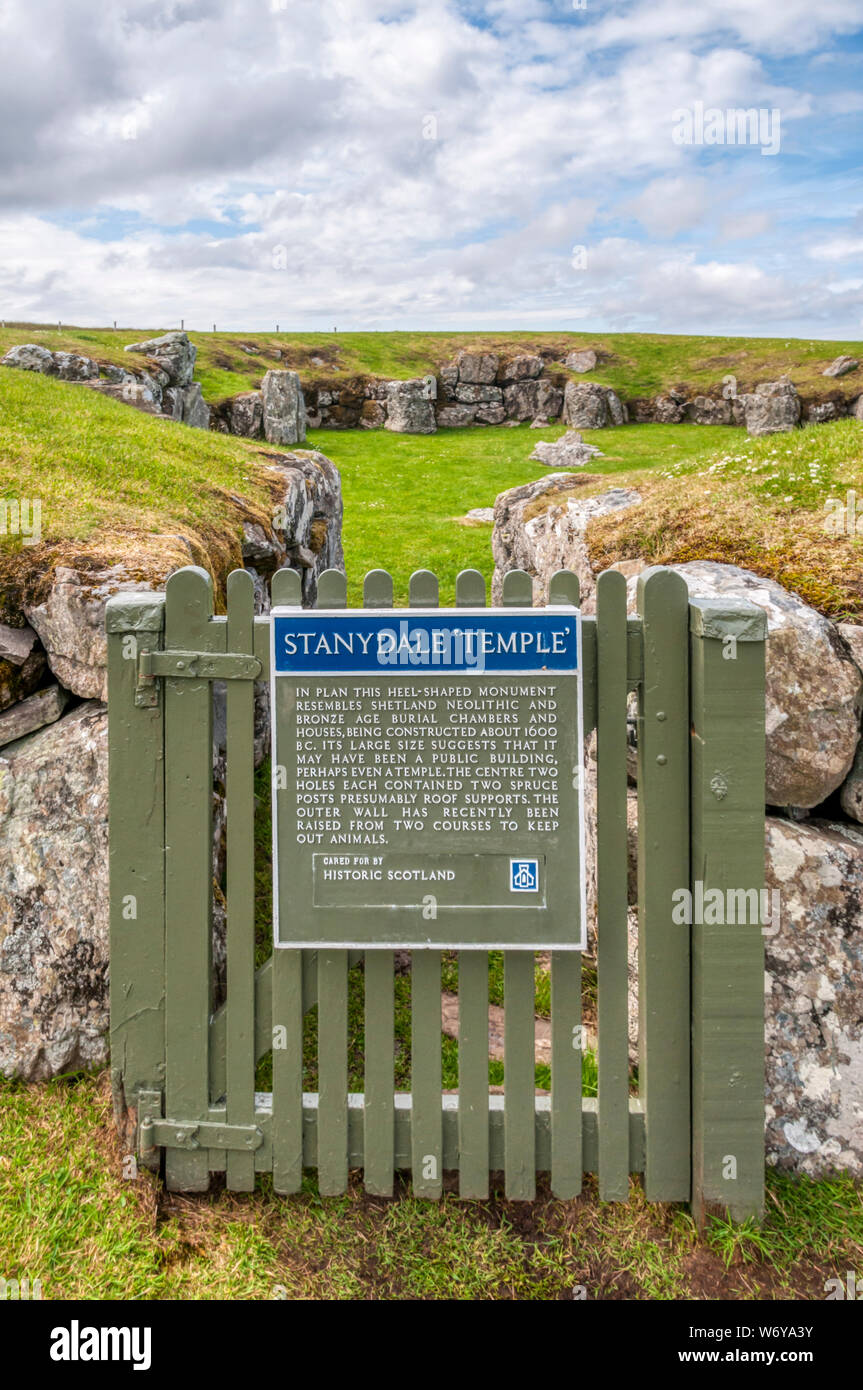 Entrada al templo neolítico Stanydale, un gabinete en China continental, las Islas Shetland. Foto de stock