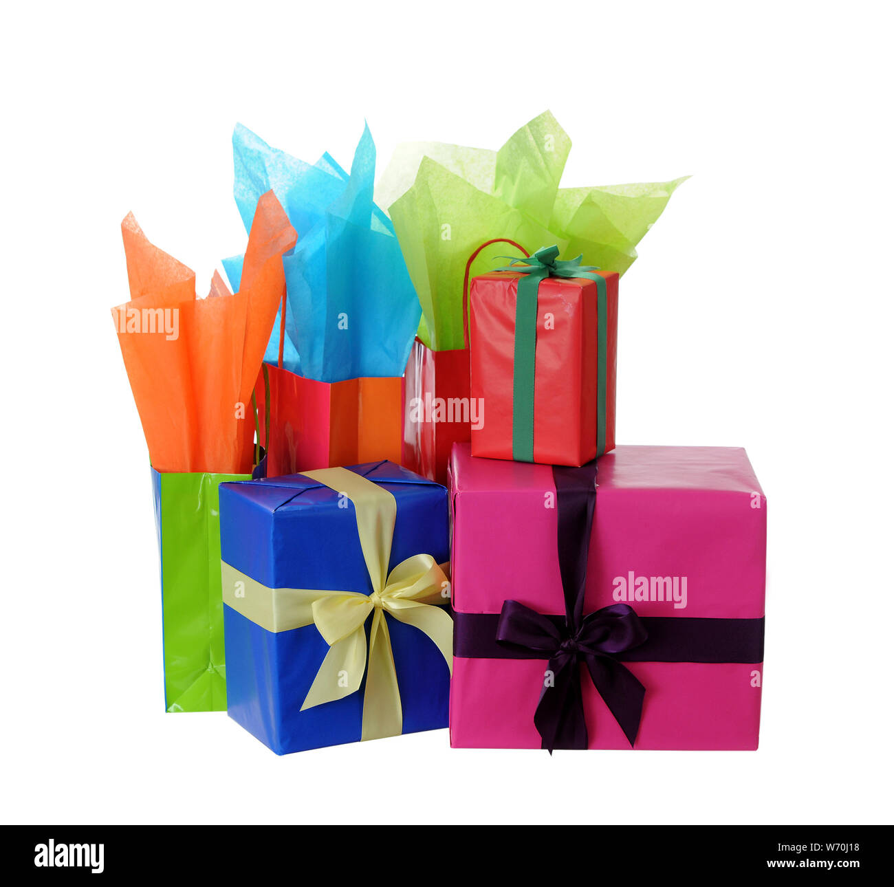 Cajas y bolsas de regalo aislado en blanco Fotografía de stock - Alamy