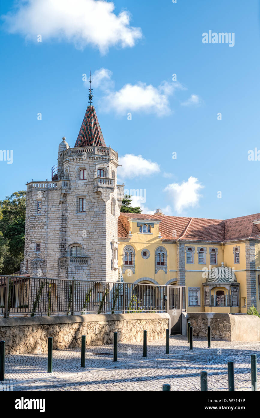 Hermoso edificio del Museo Condes de Castro Guimarães en Cascais, Portugal . El museo se encuentra Castro Guimaraes la mayoría interestin arquitectónico Foto de stock