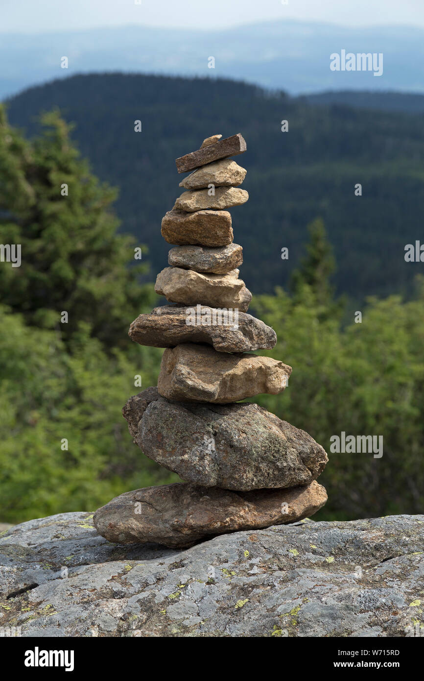 Cairn en la cumbre principal, Gran Arber, Bosque Bávaro, Baviera, Alemania Foto de stock