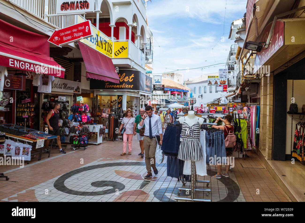 Shopping Street Torremolinos Costa Del Fotos e Imágenes de stock - Alamy