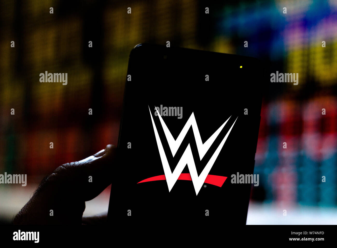 En esta foto ilustrativa la World Wrestling Entertainment (WWE) se ve el logotipo aparece en un smartphone. Foto de stock