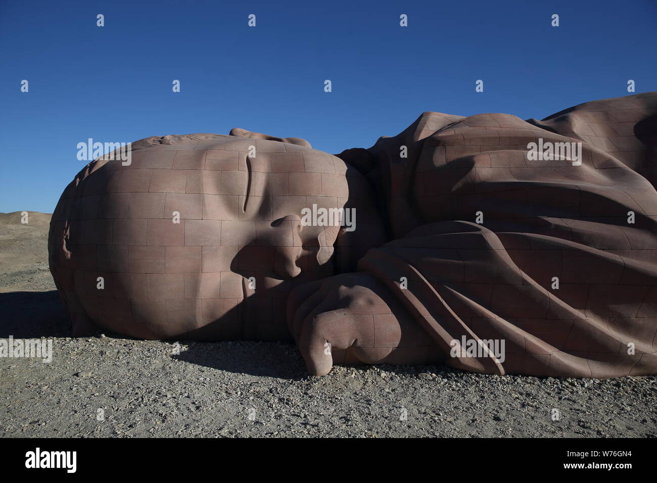 Giant Baby Sculpture Fotos E Imagenes De Stock Alamy