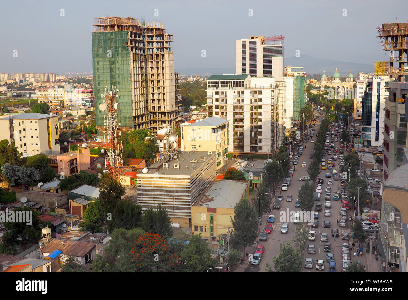 Addis Abeba, Etiopía, 18 de julio de 2019 : La gran ciudad de Addis Abeba,  capital de Etiopía, es una de las ciudades de más rápido crecimiento en el  continente africano Fotografía