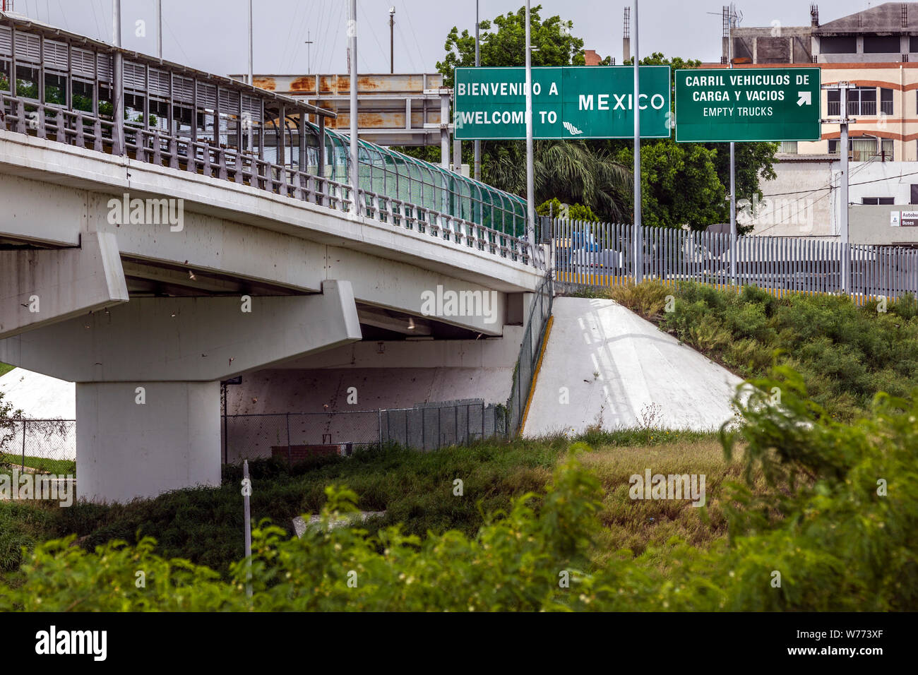 Bienvenido a México firmar. La Roma-Ciudad Miguel Aleman Puente  Internacional, que cruza el Río Grande y la frontera EEUU-México, Roma,  Texas, EE.UU Fotografía de stock - Alamy