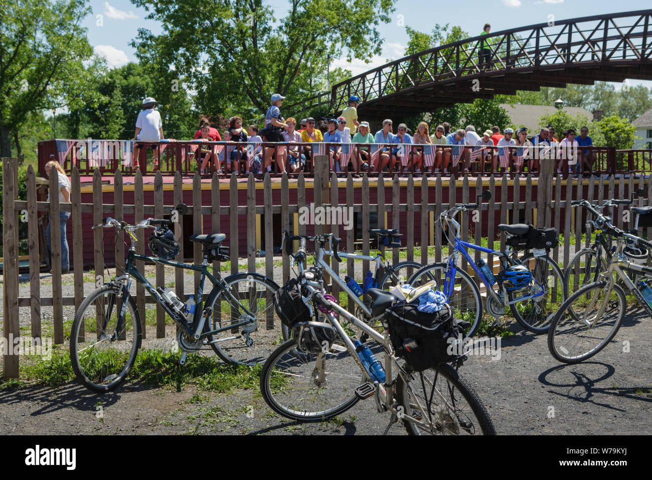 Ciclista multitud Canal Erie Village, Roma, Nueva York, Oneida County, EE.UU. Foto de stock