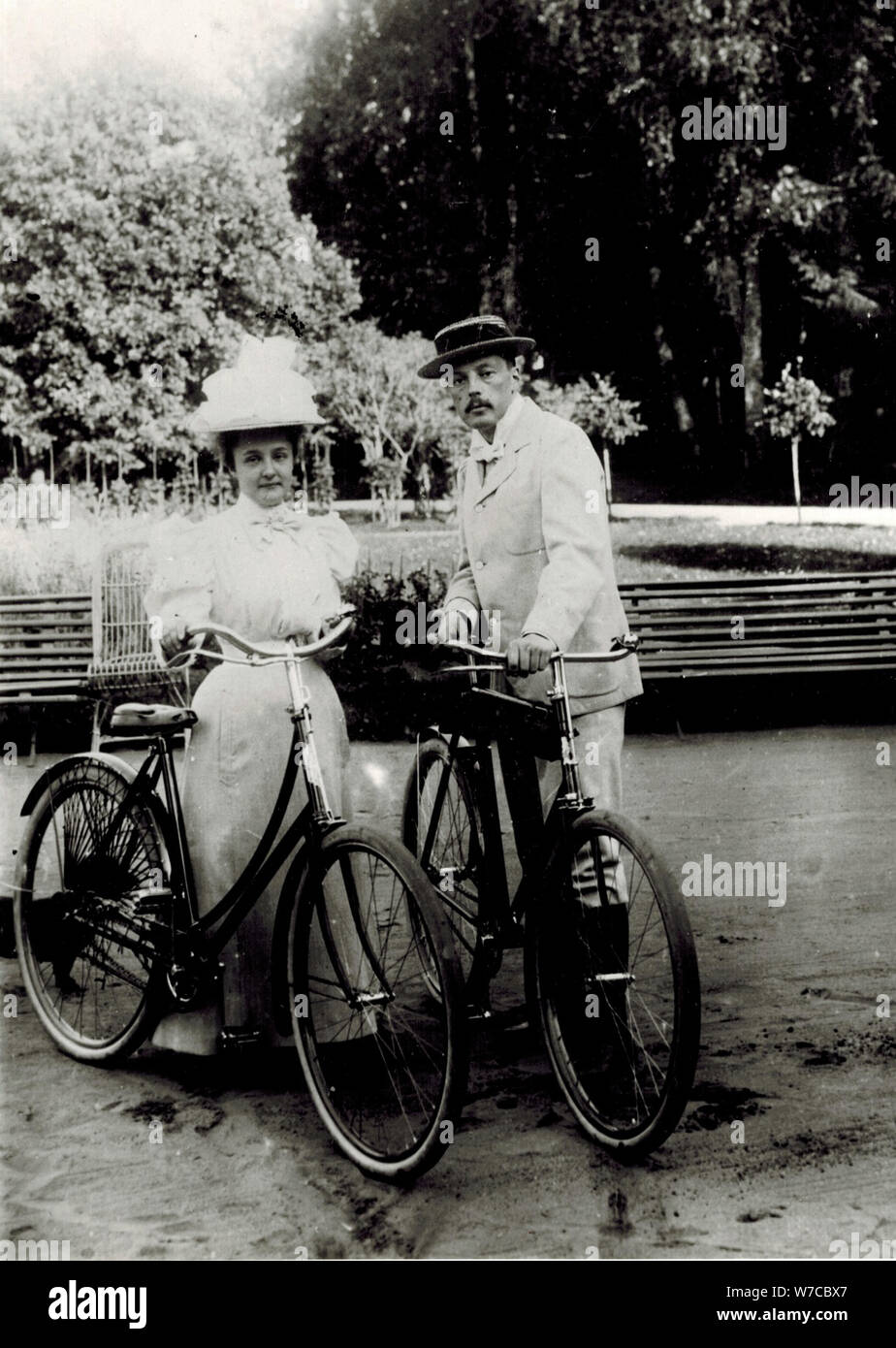 Vladimir Dmitrievich Nabokov y Elena Ivanovna Rukavishnikova. Foto de stock