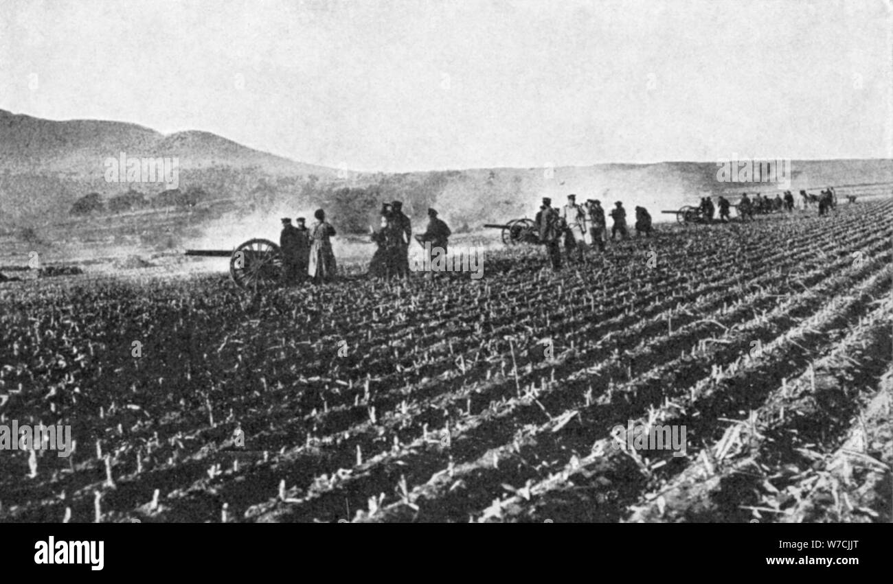 Federación de artillería de campo en el campo de mijo, la guerra Ruso-Japonesa, 1904-5. Artista: Desconocido Foto de stock