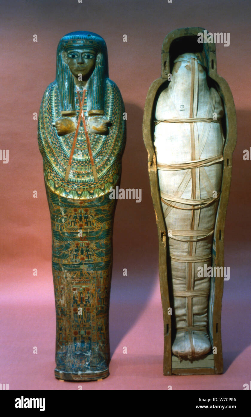 La Momia y La momia de una princesa, el antiguo egipcio, 21ª dinastía, 1069-945 A.C. Artista: Desconocido Foto de stock