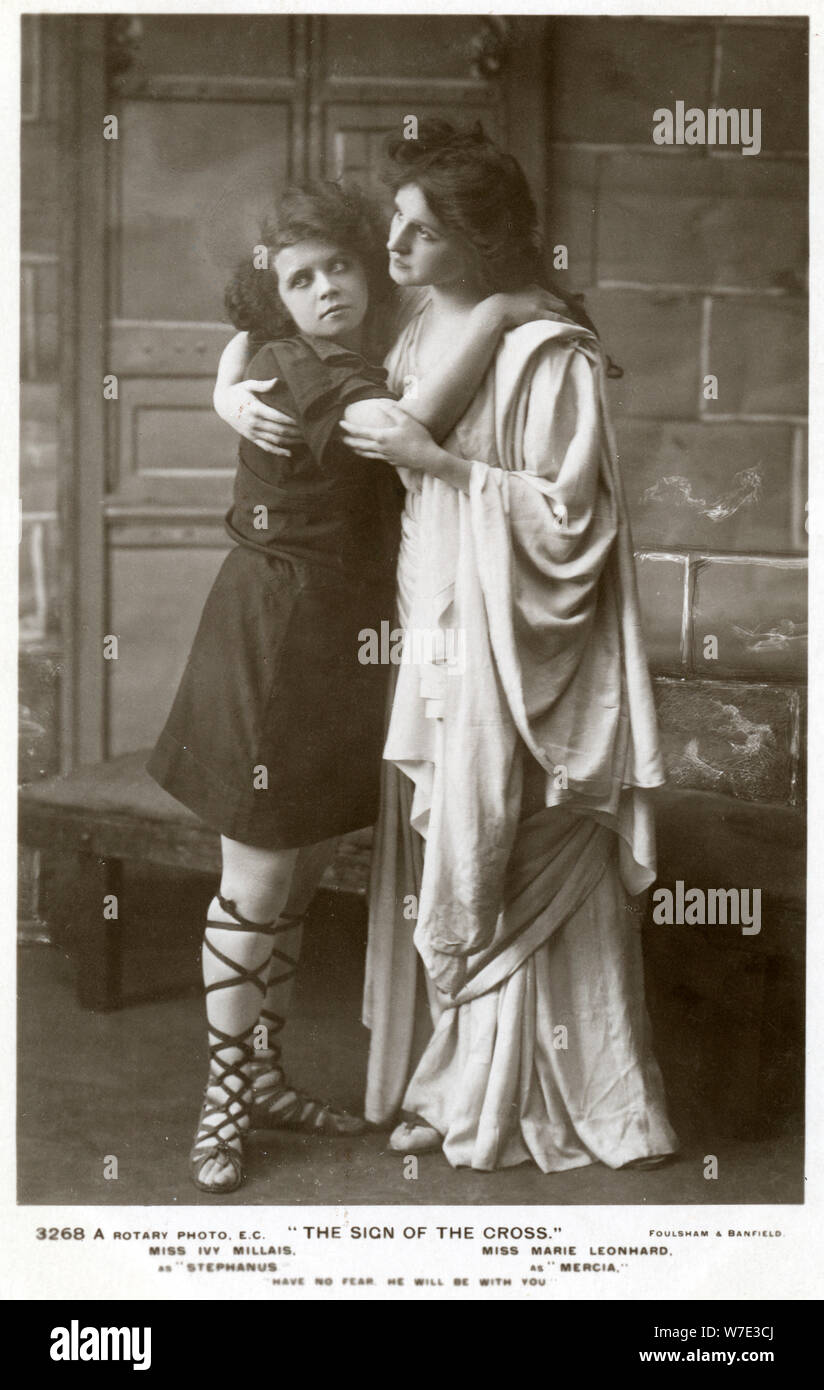 Ivy Millais y Marie Leonhard, actrices, c1900s(?).Artista: Foulsham y Banfield Foto de stock