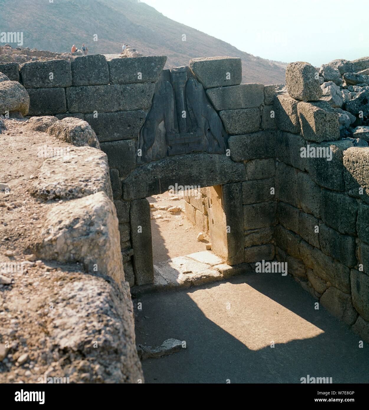 La puerta de los leones en Micenas, siglo XIII antes de Cristo. Artista: Desconocido Foto de stock