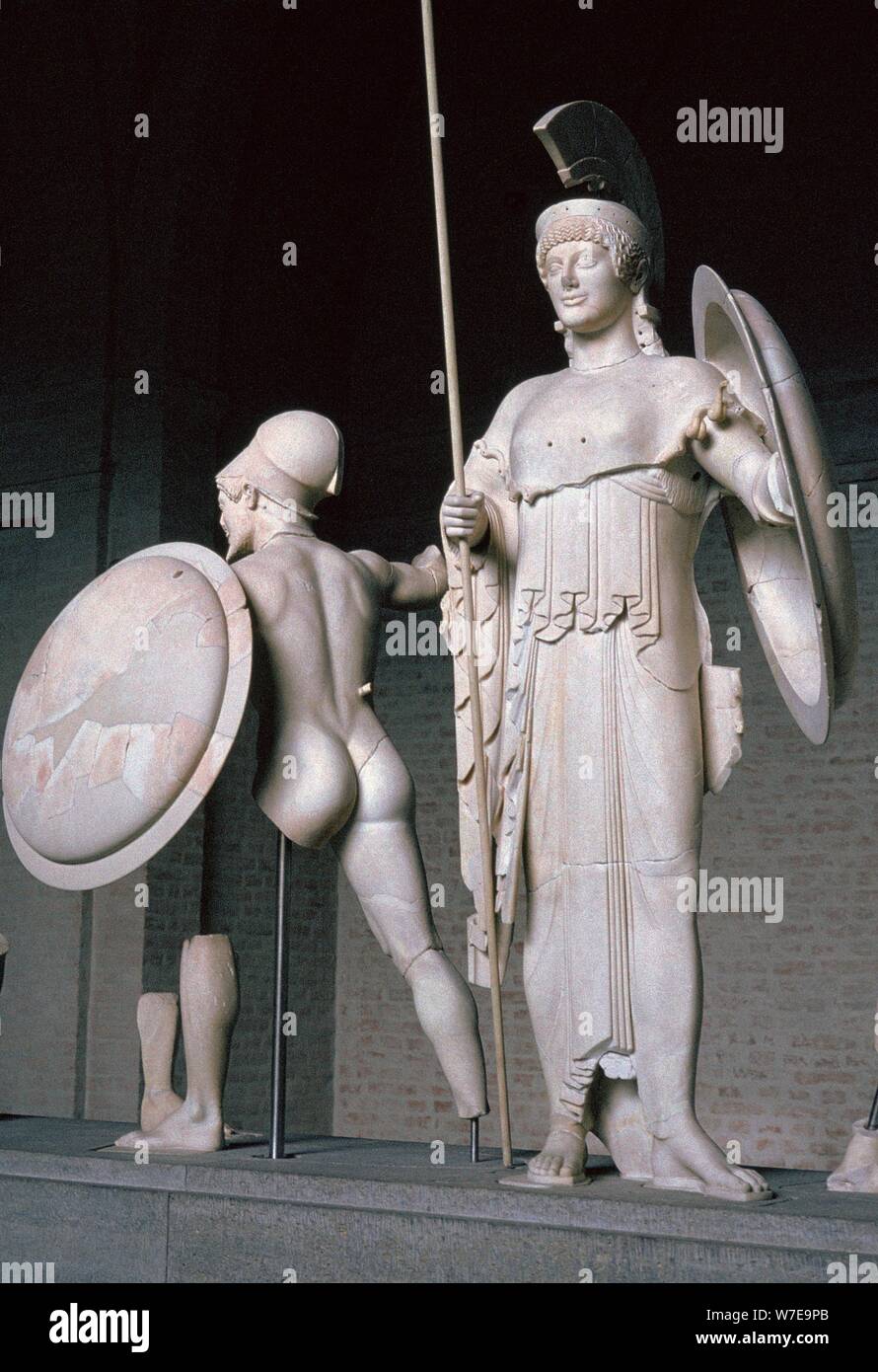 Estatua de Athena Aphaia de templo griego de Egina, en el siglo VI antes de Cristo. Artista: Desconocido Foto de stock