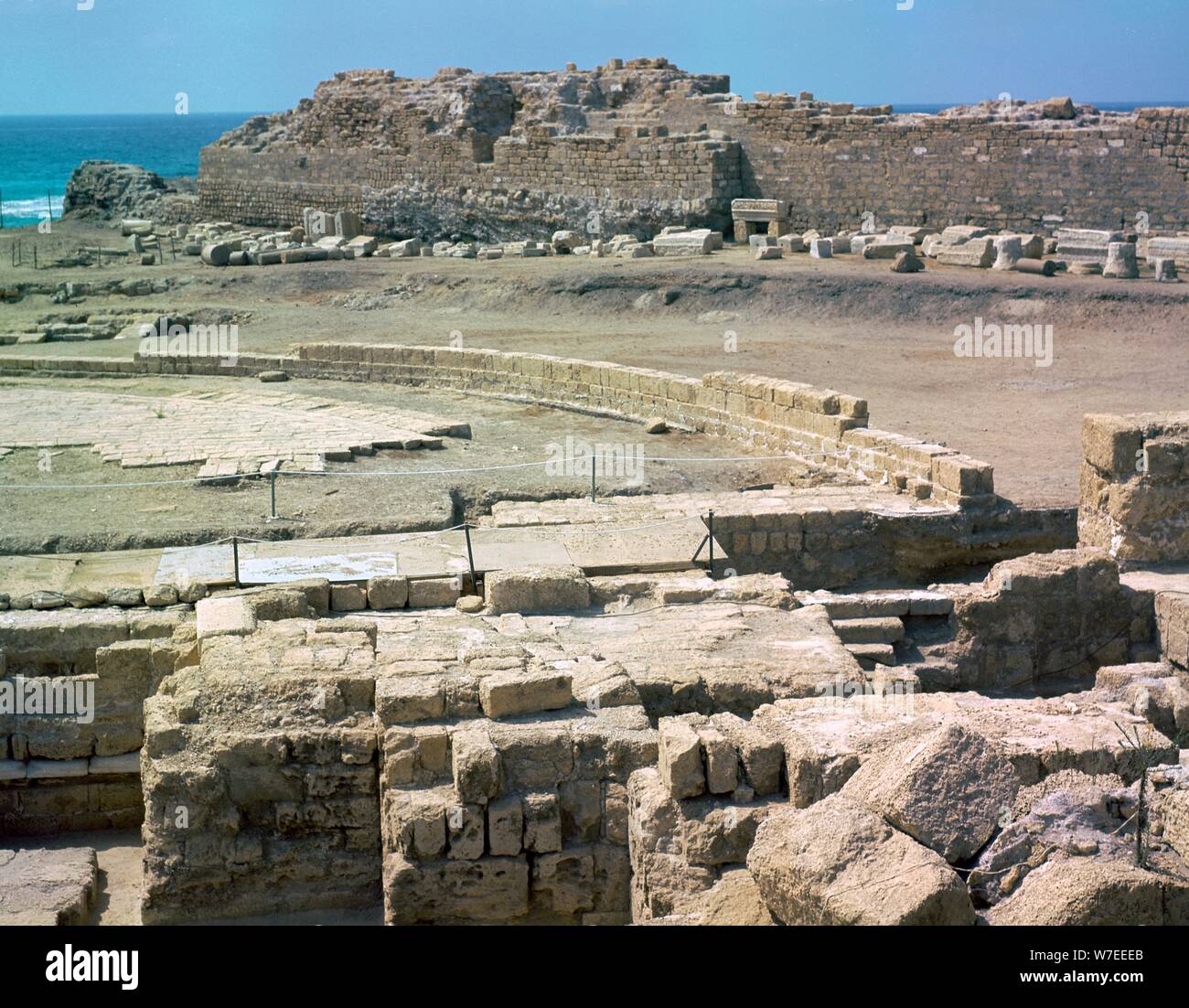 Restos de la ciudad romana de Cesarea, siglo 1. Artista: Desconocido Foto de stock