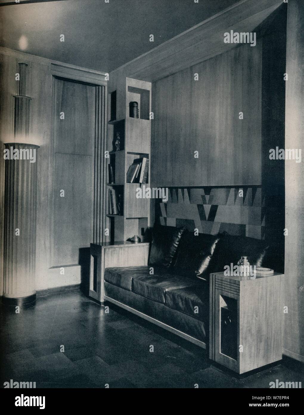 "Los muebles y el interior de una oficina privada. Diseñado por Joseph Sinel', de 1930. Artista: Desconocido. Foto de stock