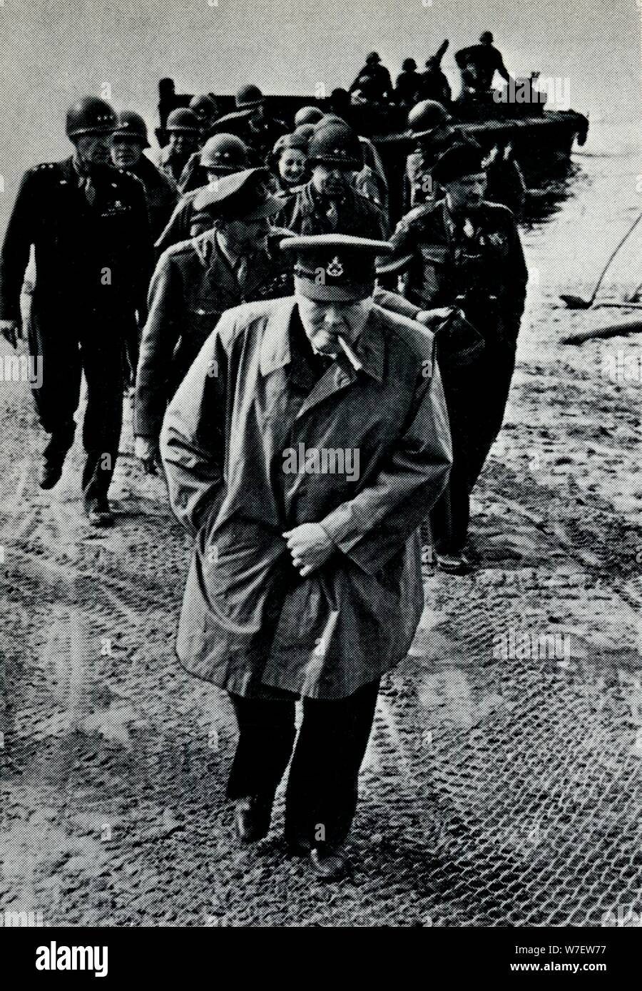 Churchill, Brooke, y Montgomery en el Alemán-celebró medio del Rin, el 25 de marzo, 1945. Foto de stock