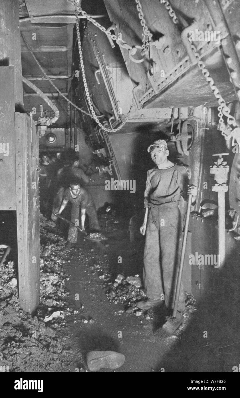 Stoker ship battleship fotografías e imágenes de alta resolución Alamy