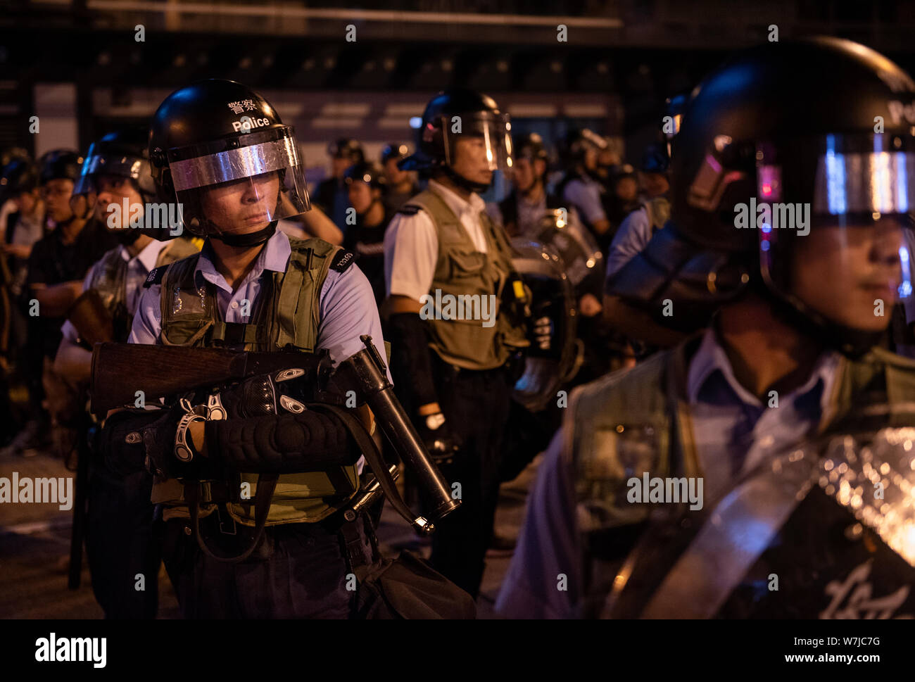 La policía antidisturbios hace guardia fotografías e imágenes de alta  resolución - Página 2 - Alamy