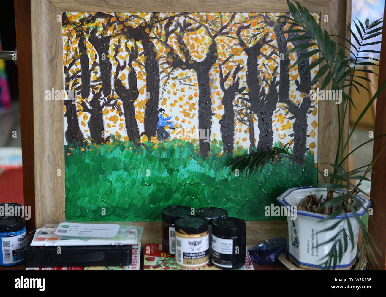 Una colorida pintura creada por un niño con discapacidad mental e  intelectual como parte de un proyecto de caridad titulada 'iluminar la vida  con el arte", initi Fotografía de stock - Alamy