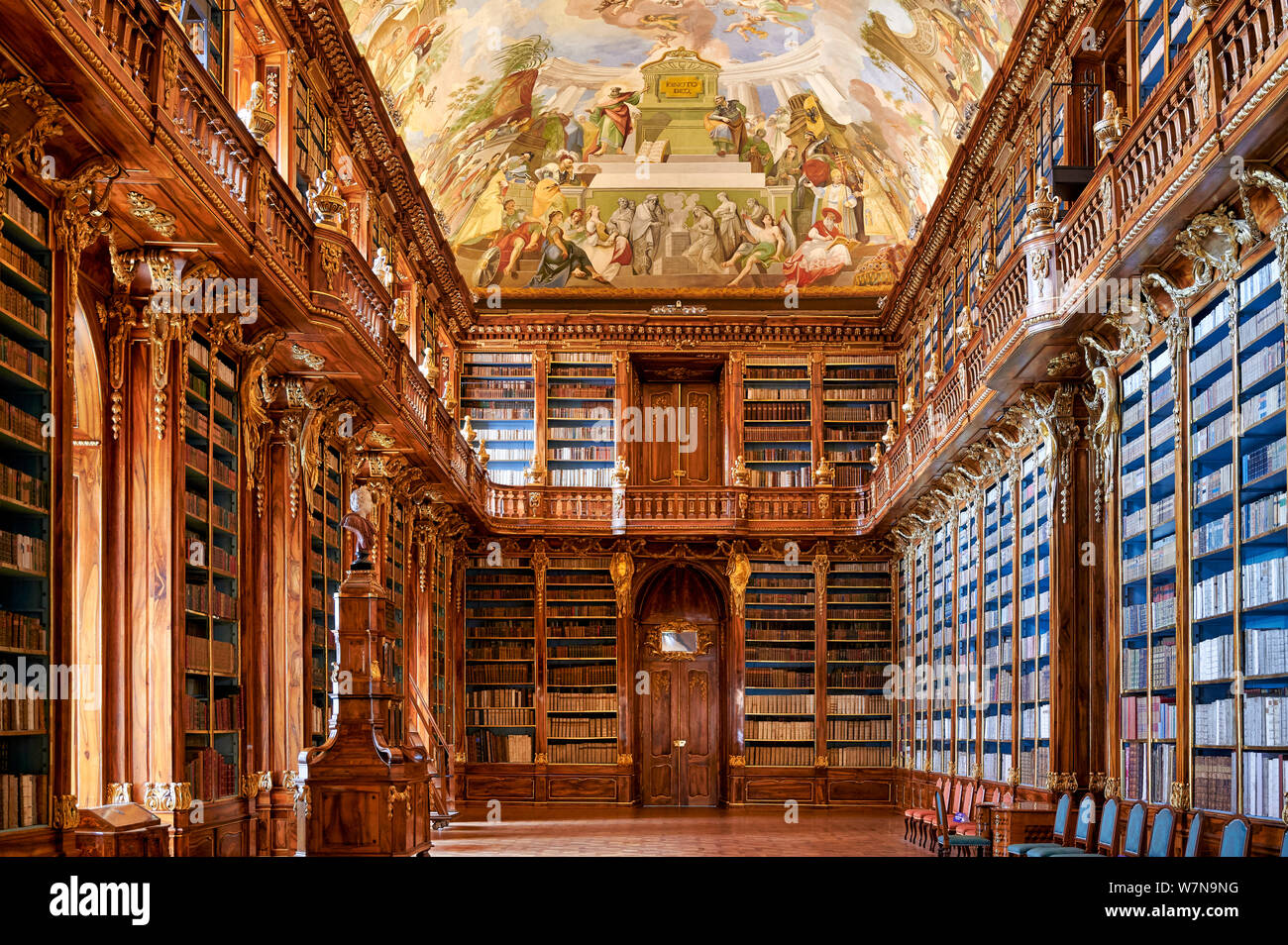 Praga, República Checa. La antigua biblioteca en el monasterio de Strahov Foto de stock