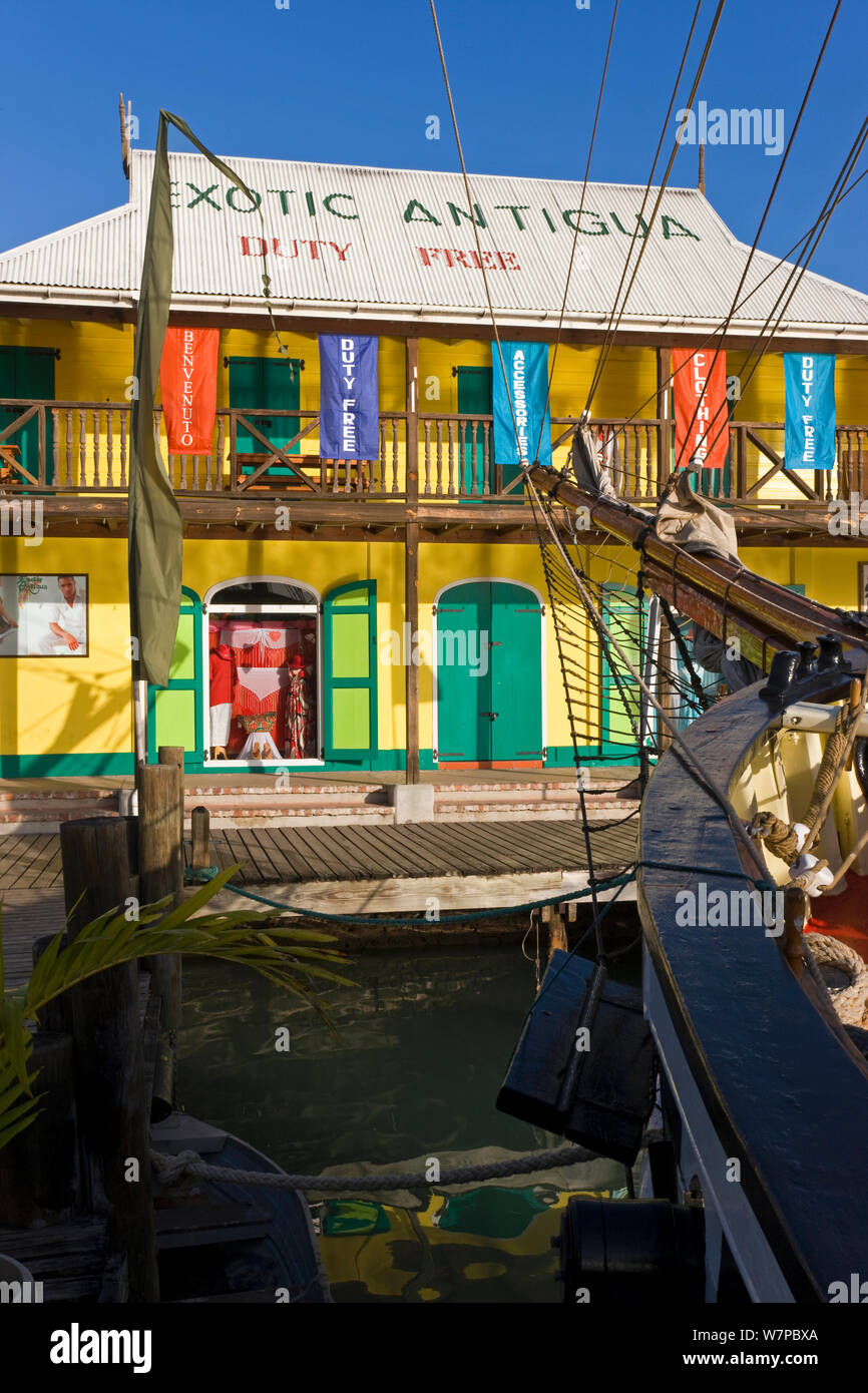 Heritage Quay Shopping District en Saint John's, Antigua, Antigua y Barbuda, Islas de Sotavento, Antillas Menores del Caribe, West Indies, 2012 Foto de stock