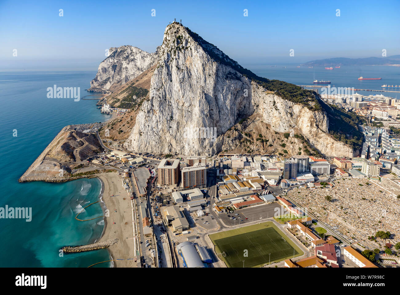 El impresionante Peñón de Gibraltar, como se ve desde un helicóptero Foto de stock