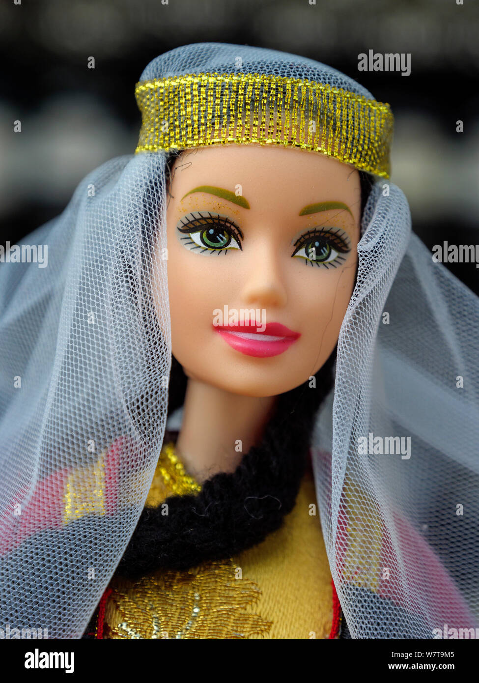 En traditioneller Puppen Kleidung - Souvenir, Batumi, Adscharien - Atschara, Georgien, Europa muñecas en traje tradicional, Batumi, Adzharia, Georgia, EU Foto de stock