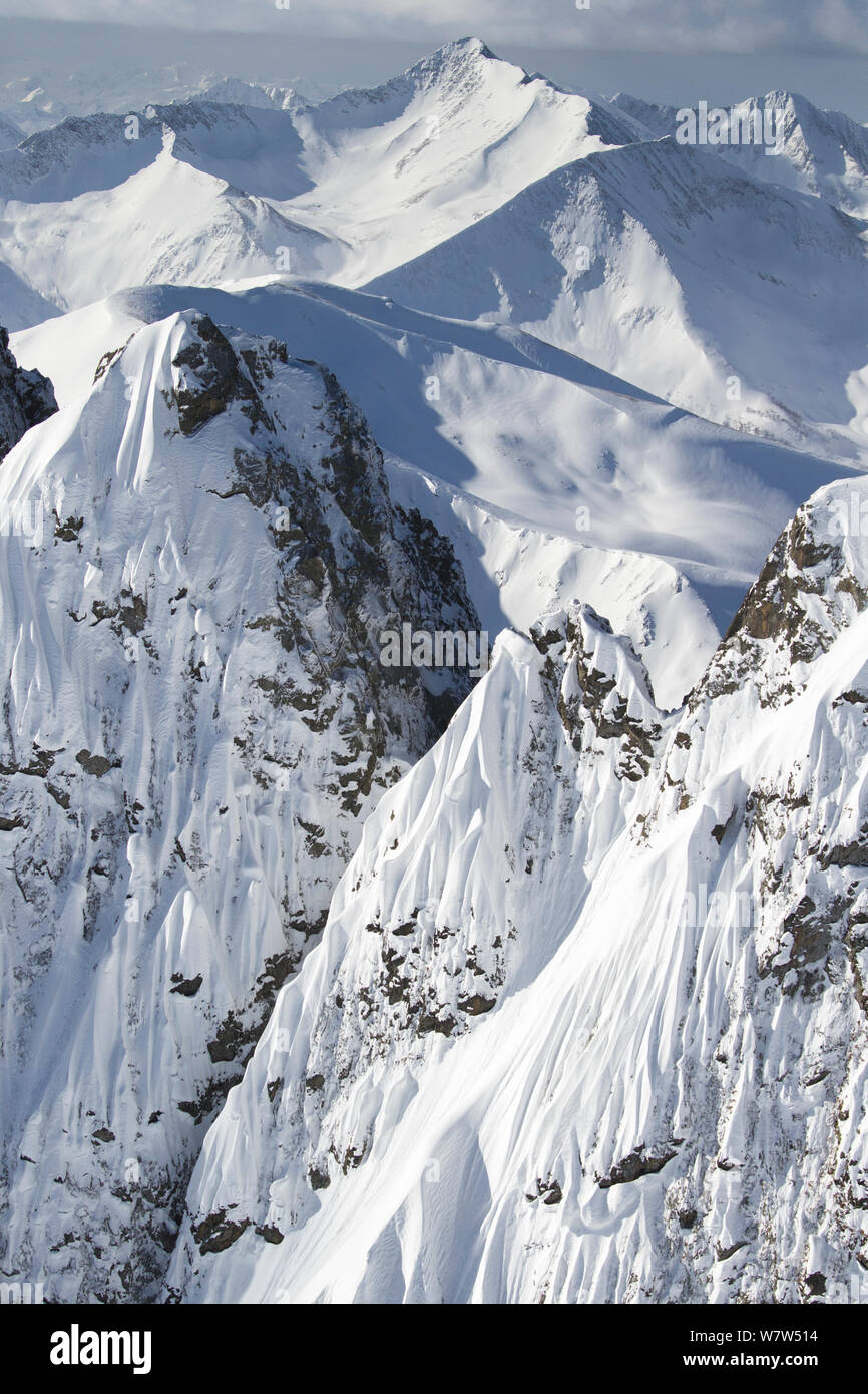 Djuga Ridge y cumbres, montañas del Cáucaso occidental, en Rusia, en marzo de 2013. Foto de stock