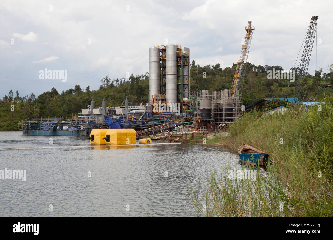 Planta de biogás Kivuwatt en construcción. La planta elimina metano de las aguas del Lago Kivu y poder tres genrators para producir 26MW de electricidad. Kibuye, Rwanda. De noviembre de 2014. Foto de stock