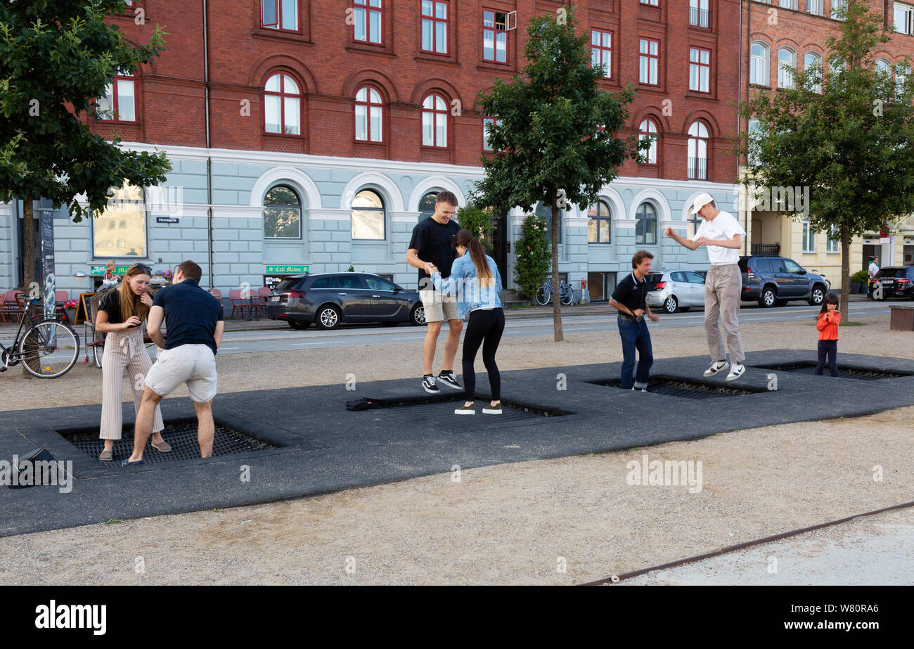 Dinamarca local pueblo danés en el estilo de vida hacer ejercicio en