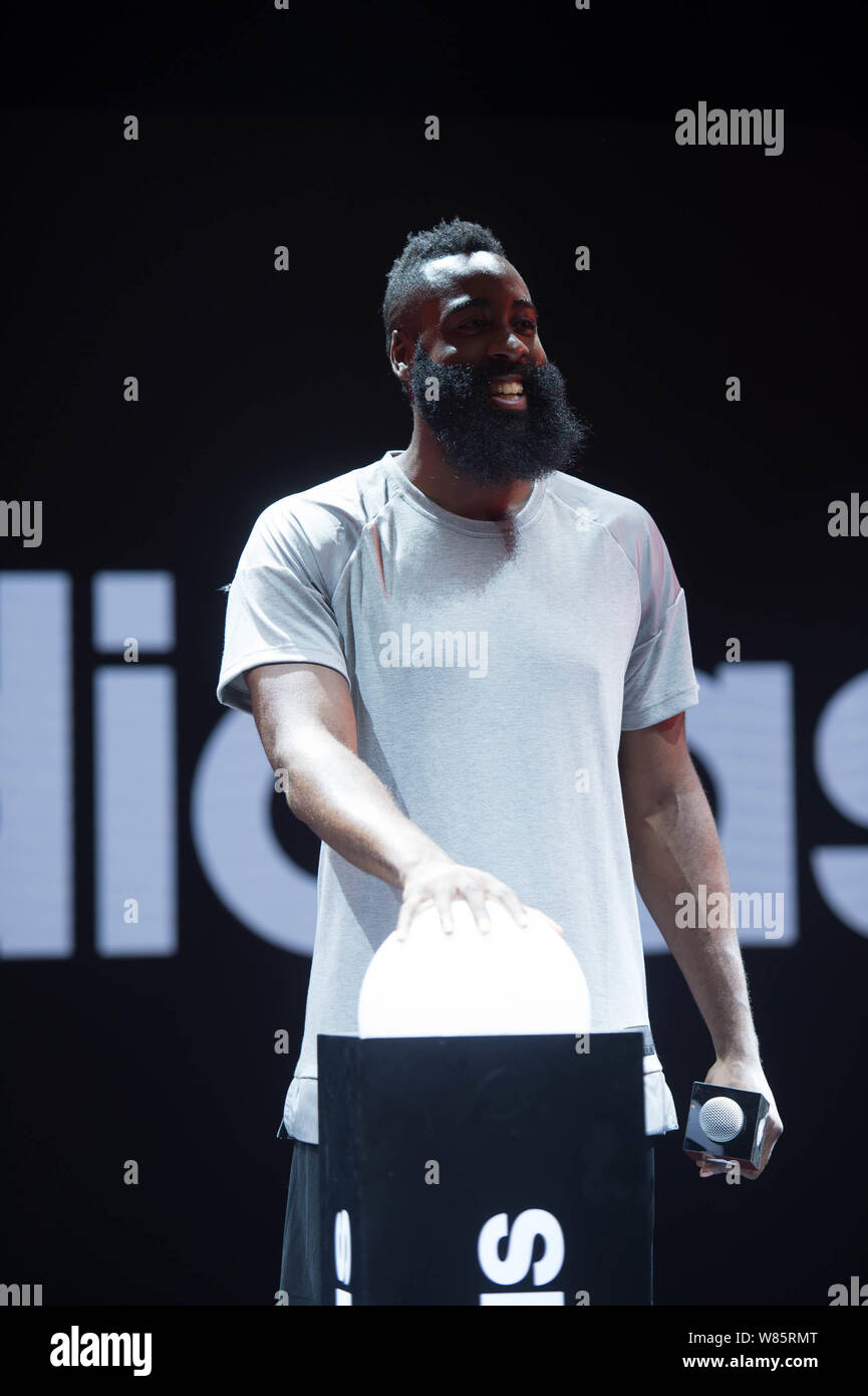 Cromático mostrar Aturdir La estrella de la NBA James Harden asiste a una campaña de promoción para  Adidas en Beijing, China, 7 de septiembre de 2016 Fotografía de stock -  Alamy