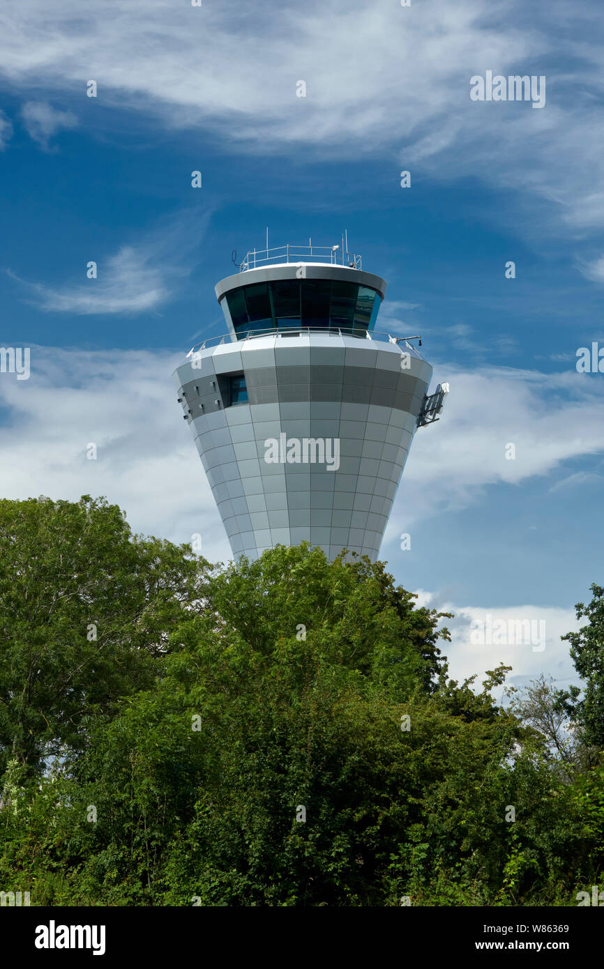 Torre de Control del Aeropuerto de Birmingham carga Foto de stock