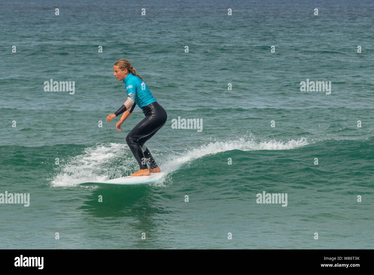 Competencia de surfing en Boardmasters 2019 Foto de stock